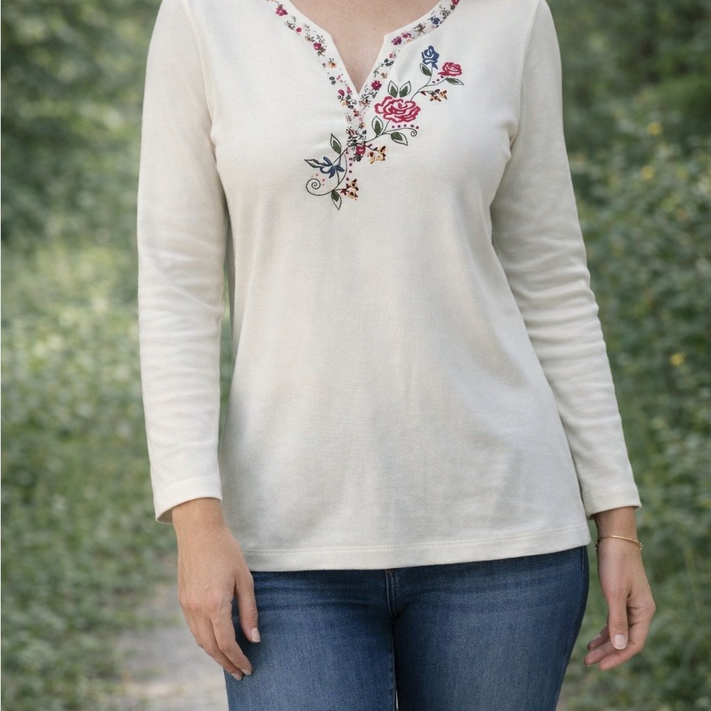 Appleseed's White Top with Floral Embroidery size M